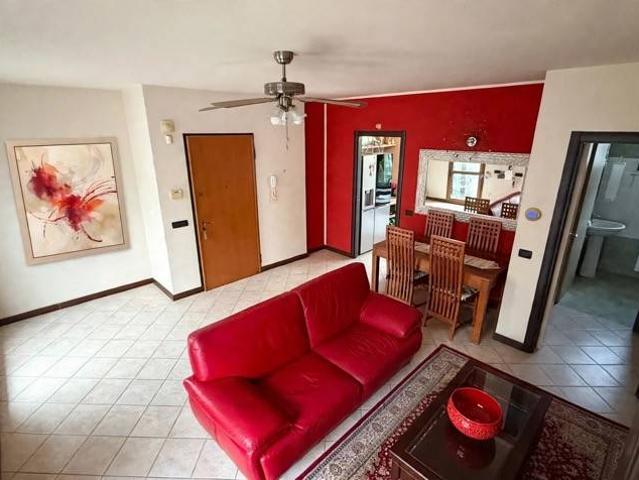 Appartamento in vendita a Taino, Lombardia