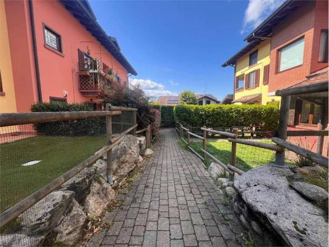Appartamento in vendita a Taino, Lombardia