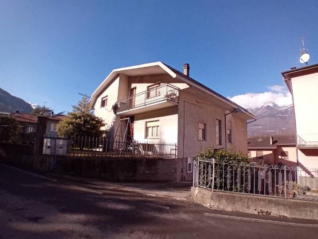 Appartamento in vendita a Talamona, Lombardia
