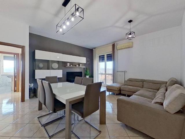 Appartamento in vendita a Tavernerio, Lombardia