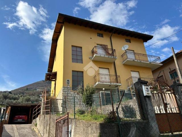 Appartamento in vendita a Tavernola Bergamasca, Lombardia