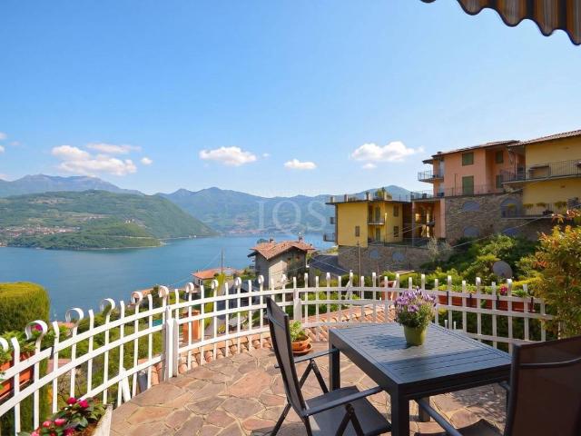 Appartamento in vendita a Tavernola Bergamasca, Lombardia