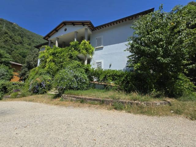 Appartamento in vendita a Terni, Umbria