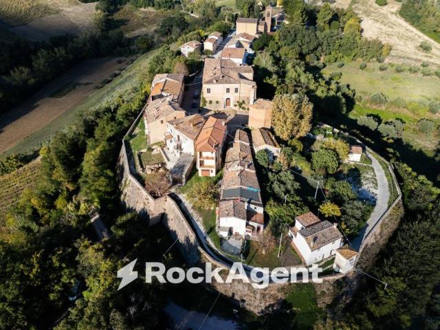Appartamento in vendita a Terre Roveresche, Marche