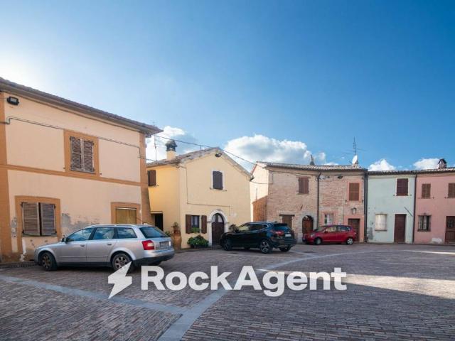 Appartamento in vendita a Terre Roveresche, Marche