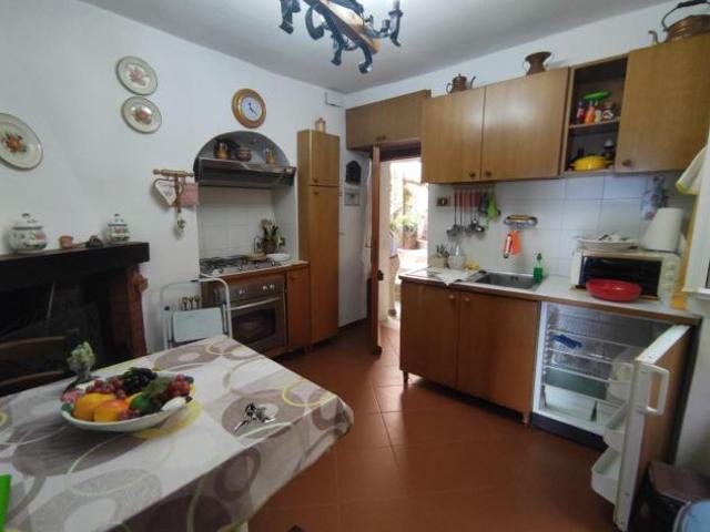 Appartamento in vendita a Follo, Liguria