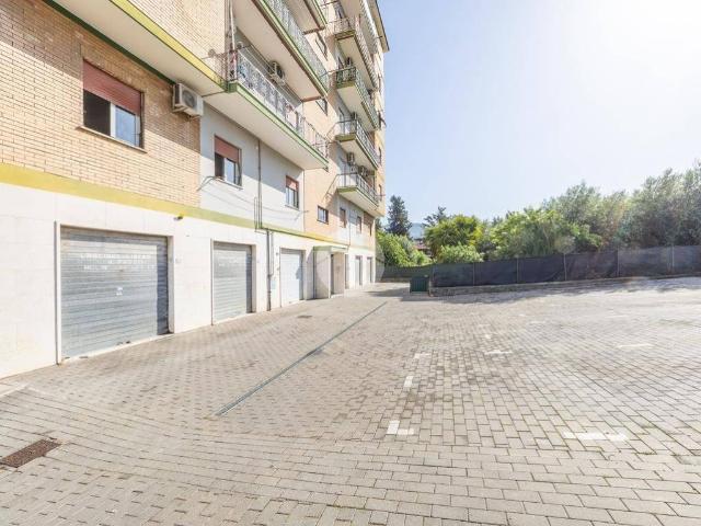 Appartamento in vendita a Campolimpido, Roma Capitale