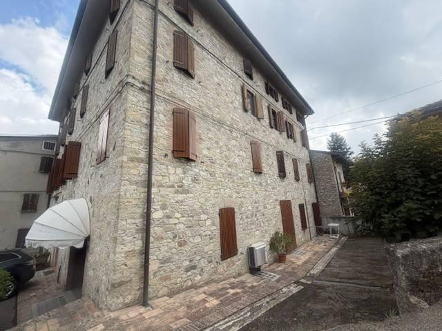 Appartamento in vendita a Tizzano Val Parma, Reggio Emilia