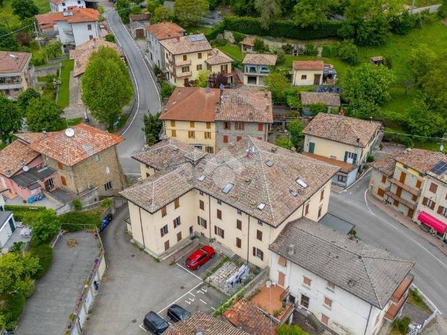 Appartamento in vendita a Tizzano Val Parma, Reggio Emilia