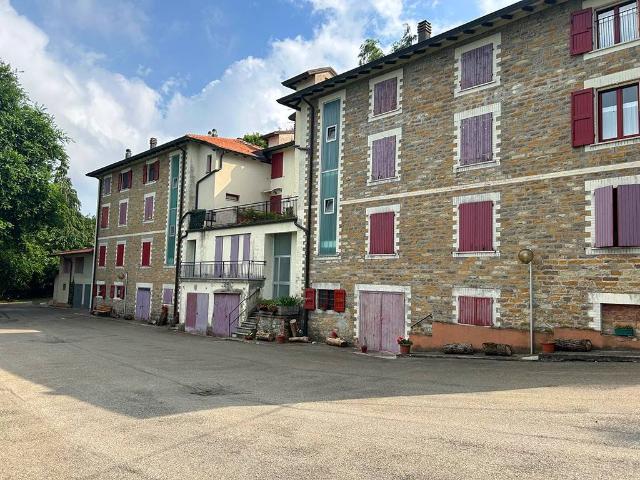 Appartamento in vendita a Tizzano Val Parma, Reggio Emilia