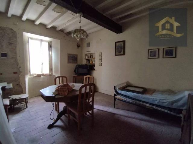 Appartamento in vendita a Tizzano Val Parma, Reggio Emilia