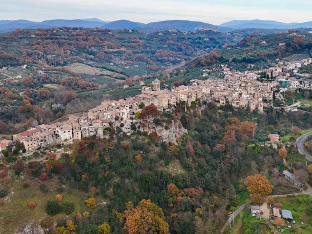 Appartamento in vendita a Toffia, Lazio