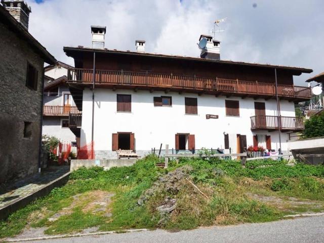 Appartamento in vendita a Torgnon, Aosta