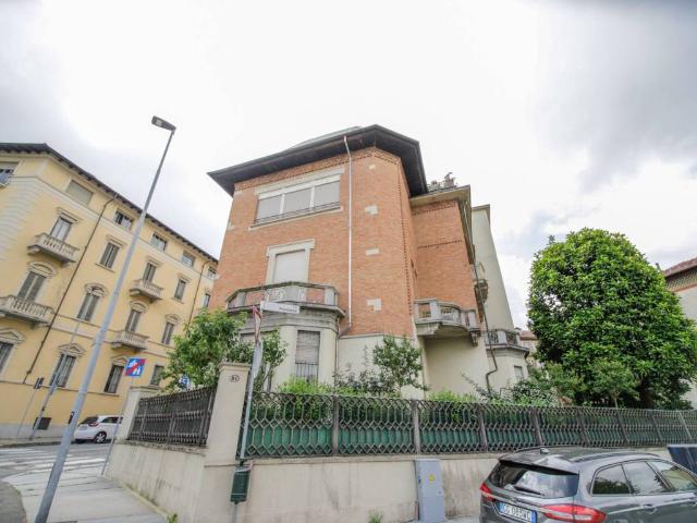 Appartamento in vendita a Circoscrizione 8, Piemonte