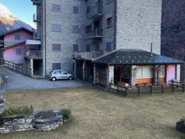Appartamento in vendita a Spriana, Lombardia