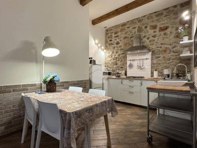 Appartamento in vendita a Loncrino, Torri Del Benaco