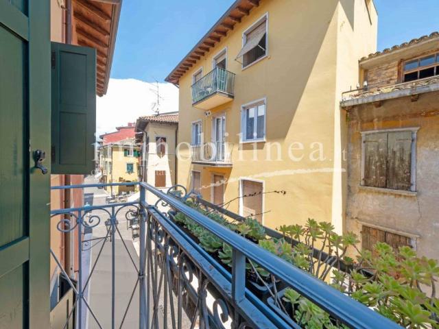 Appartamento in vendita a Loncrino, Torri Del Benaco