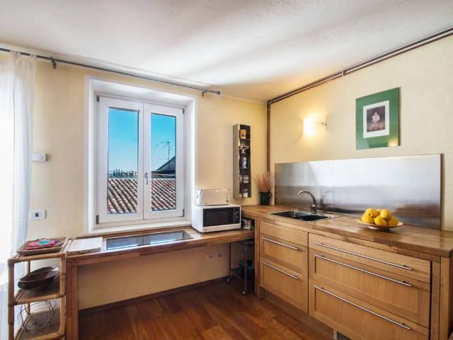 Villa Indipendente in vendita a Comunità Montana Parco Alto Garda bresciano, Toscolano Maderno