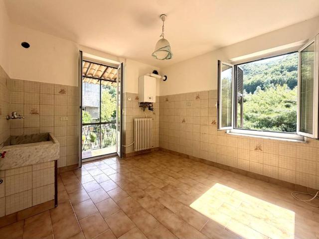 Appartamento in vendita a Tovo San Giacomo, Liguria