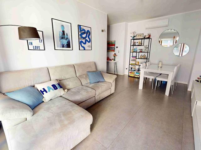 Appartamento in vendita a Tradate, Lombardia