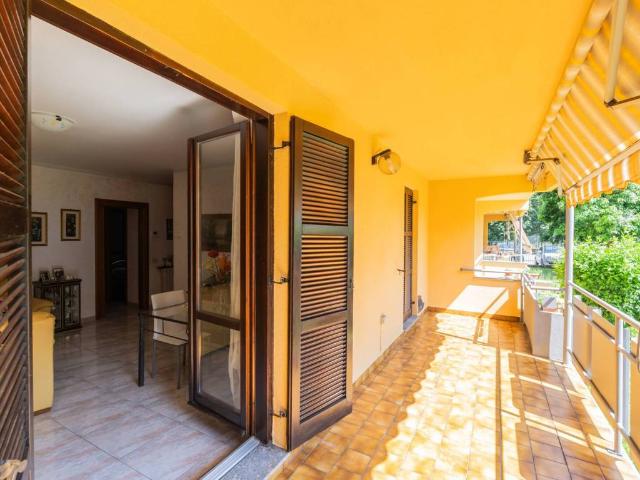 Appartamento in vendita a Tradate, Lombardia