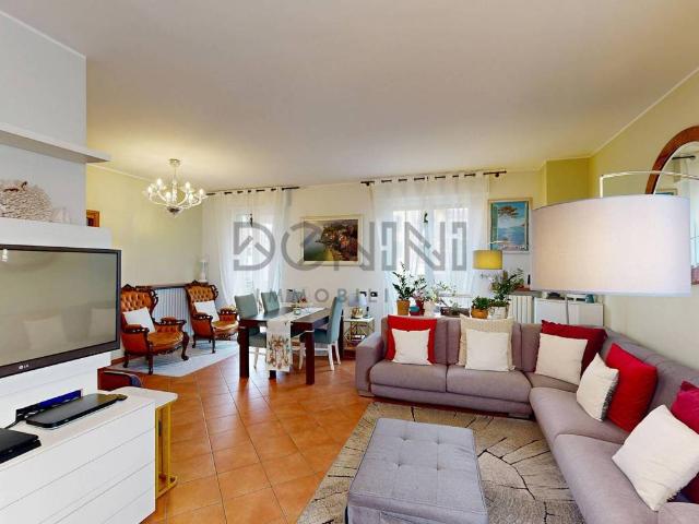 Appartamento in vendita a Tradate, Lombardia