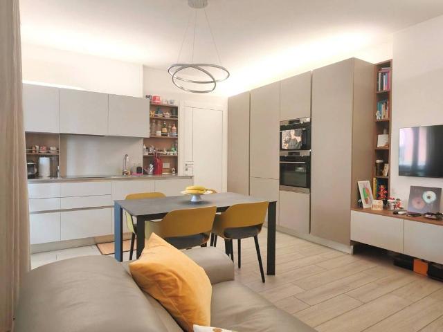 Appartamento in vendita a Tradate, Lombardia