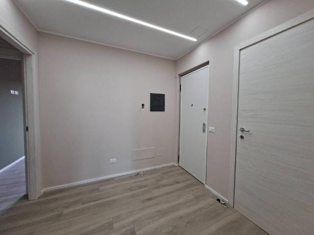Appartamento in vendita a Tradate, Lombardia