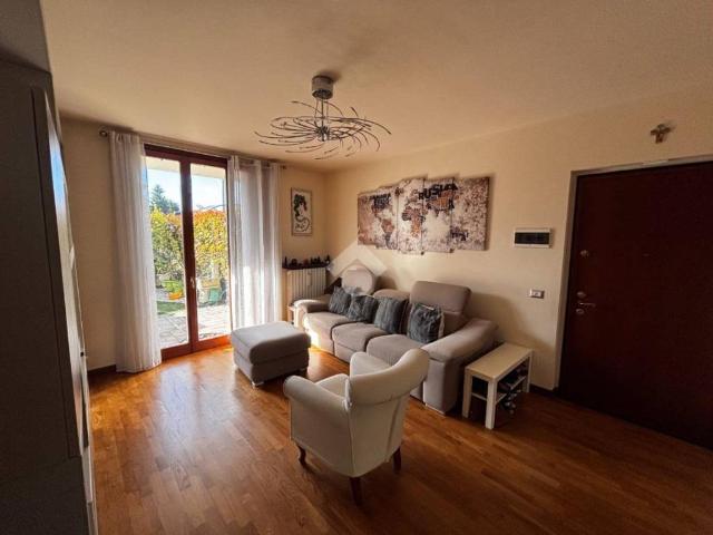 Appartamento in vendita a Tradate, Lombardia
