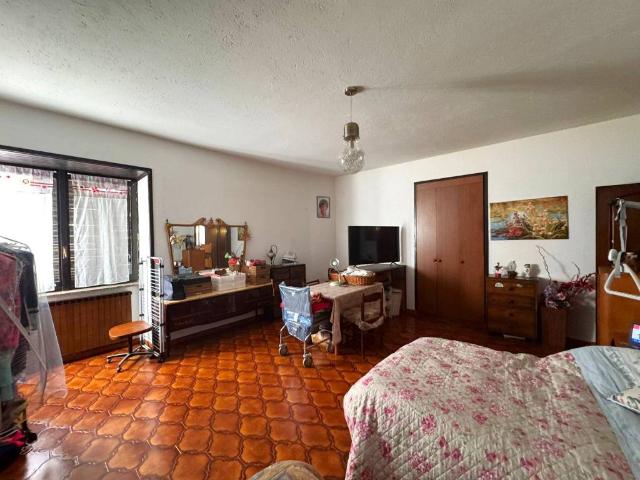 Appartamento in vendita a Tradate, Lombardia