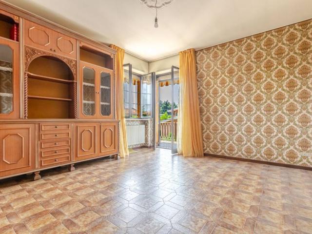 Appartamento in vendita a Tradate, Lombardia