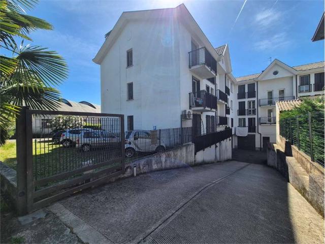 Appartamento in vendita a Tradate, Lombardia