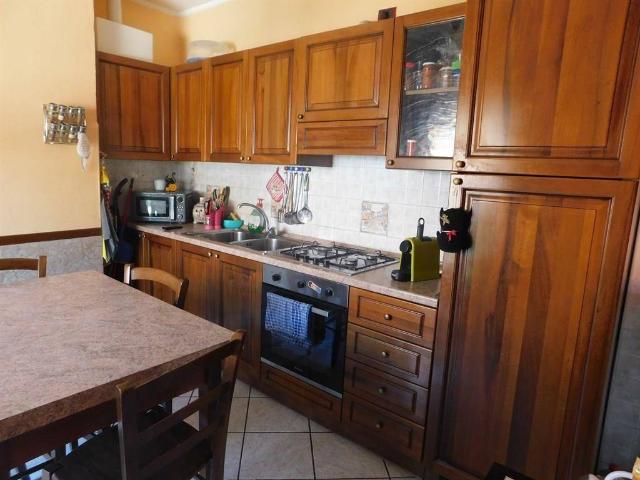 Appartamento in vendita a Tradate, Lombardia