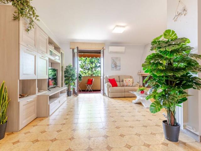 Appartamento in vendita a Pineta, Tradate