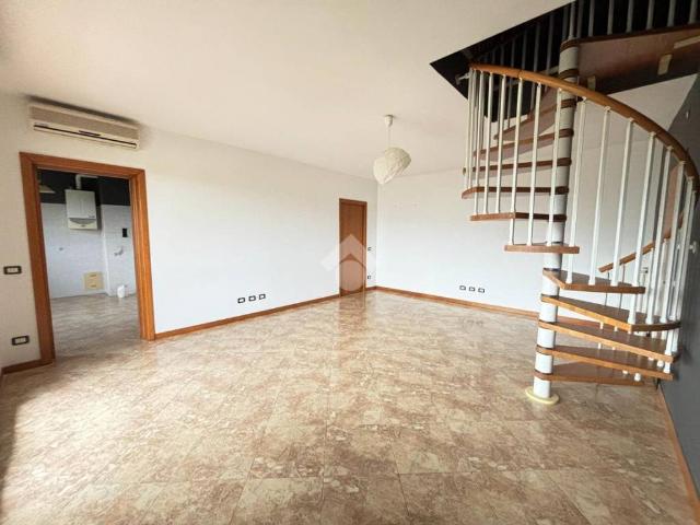 Appartamento in vendita a Traversetolo, Reggio Emilia