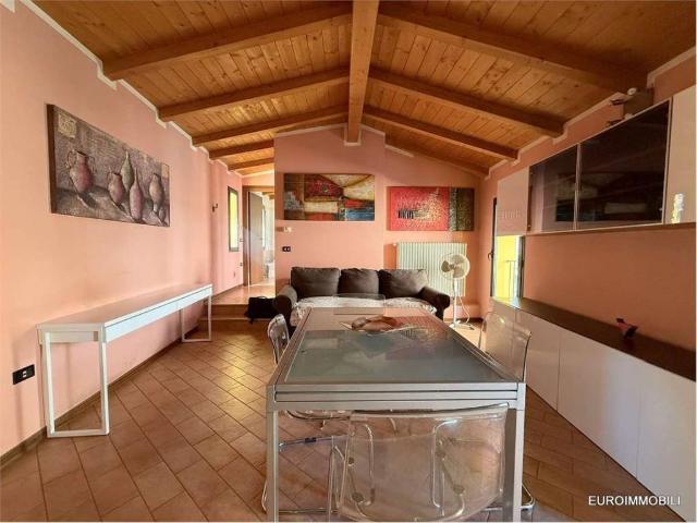 Appartamento in vendita a Traversetolo, Reggio Emilia