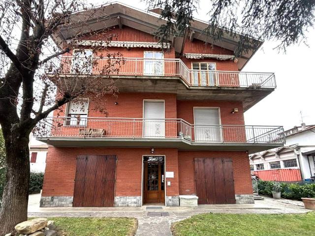 Appartamento in vendita a Traversetolo, Reggio Emilia
