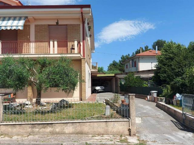 Appartamento in vendita a Trecastelli, Marche