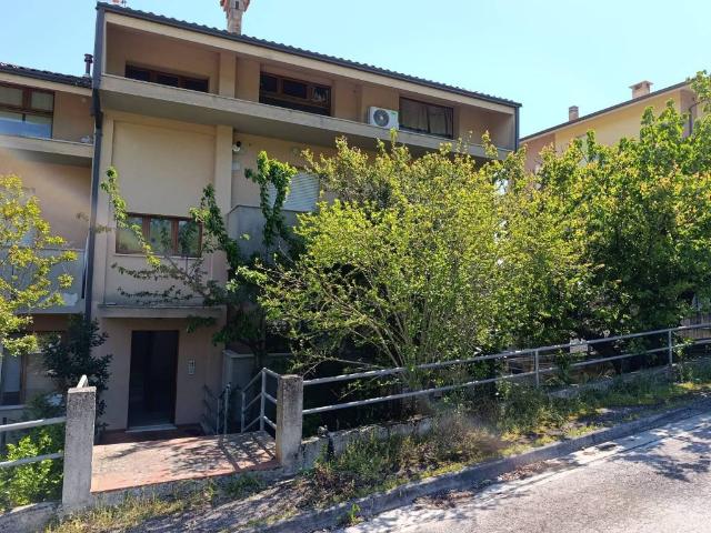 Appartamento in vendita a Trecastelli, Marche