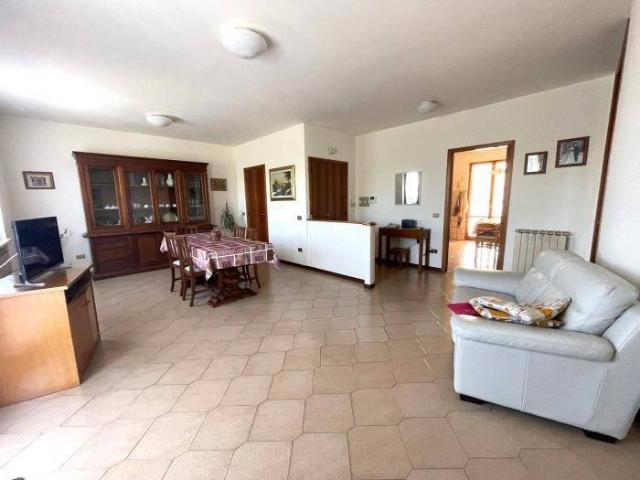 Appartamento in vendita a Trecastelli, Marche
