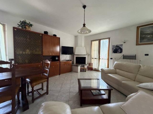 Appartamento in vendita a Trecastelli, Marche