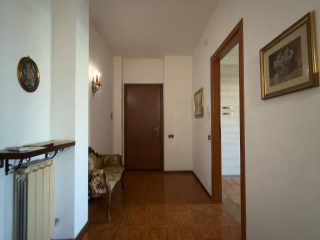Appartamento in vendita a Trecate, Novara