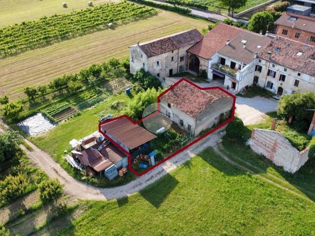 Rustico in vendita a Tregnago, Veneto