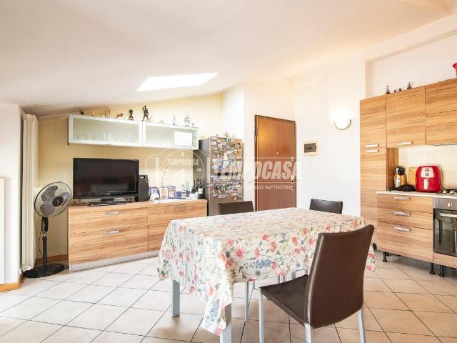 Appartamento in vendita a Treviglio, Lombardia