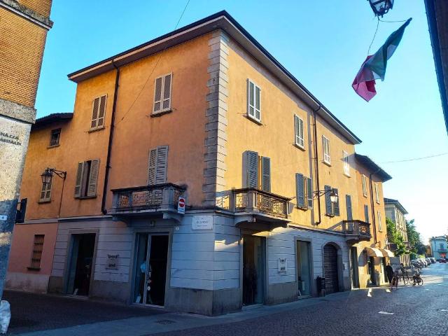 Appartamento in vendita a Treviglio, Lombardia