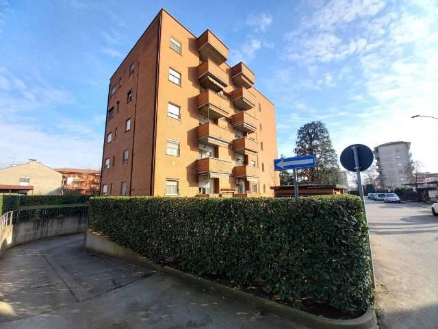 Appartamento in vendita a Treviglio, Lombardia