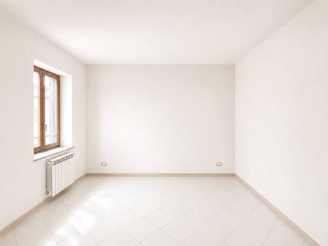 Appartamento in vendita a Treviglio, Lombardia