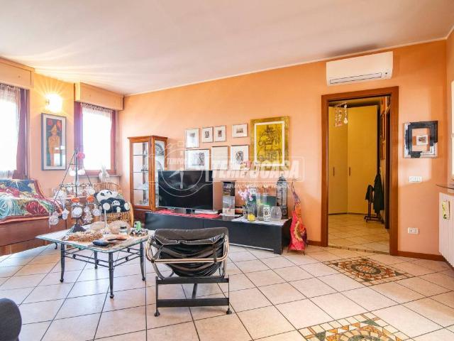 Appartamento in vendita a Treviglio, Lombardia