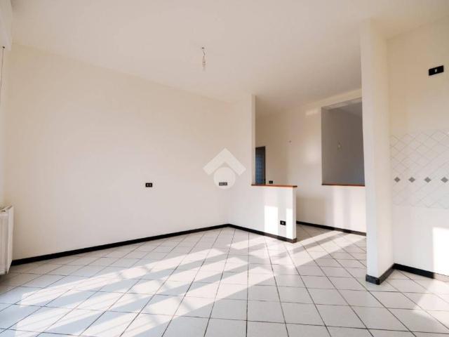 Appartamento in vendita a Treviglio, Lombardia