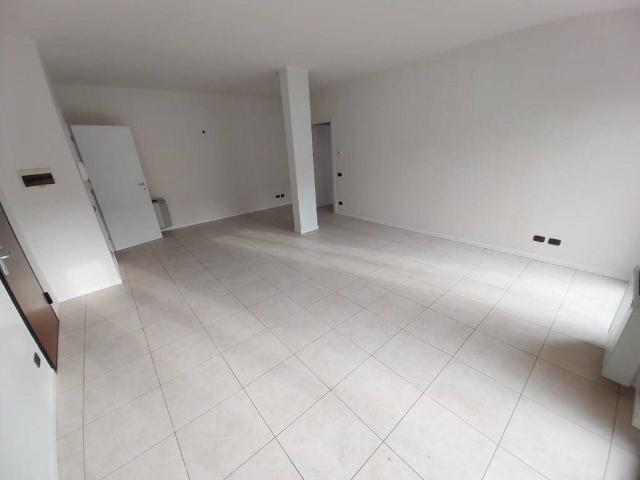 Appartamento in vendita a Treviglio, Lombardia